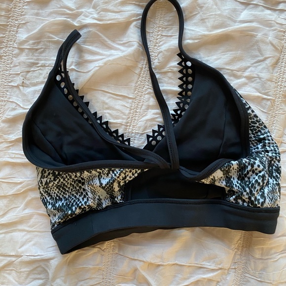 Track&Bliss Reversible Sports Bra - Picture 4 of 6